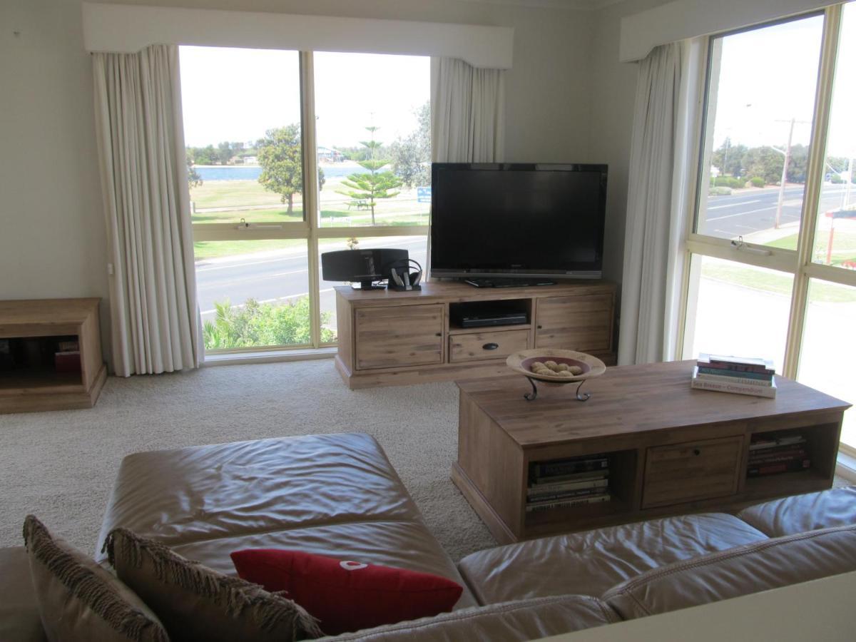 Sea Breeze On The Esplanade Villa Lakes Entrance Exterior photo